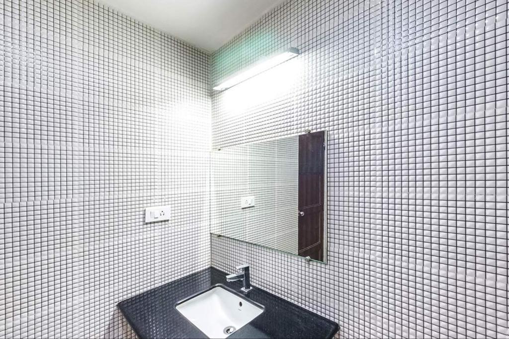 Отель King Paradise Tiruchirappalli Экстерьер фото