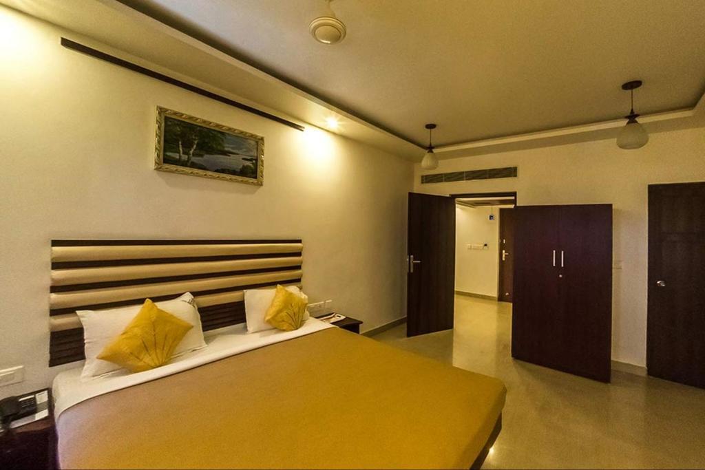 Отель King Paradise Tiruchirappalli Экстерьер фото