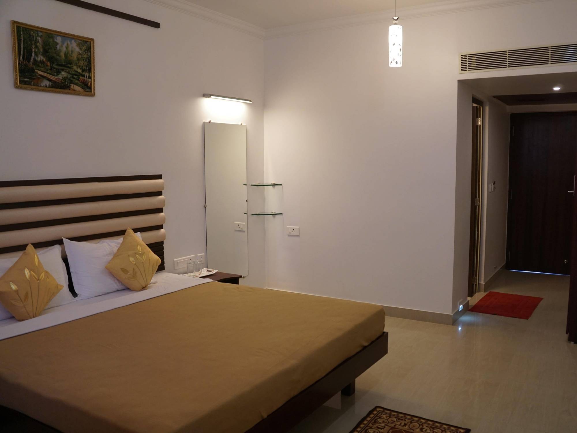 Отель King Paradise Tiruchirappalli Экстерьер фото