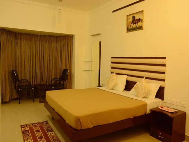 Отель King Paradise Tiruchirappalli Экстерьер фото
